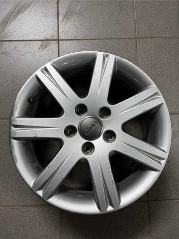 LLANTA AUDI A3 8P R16 5X112 DEFECTUOSA  