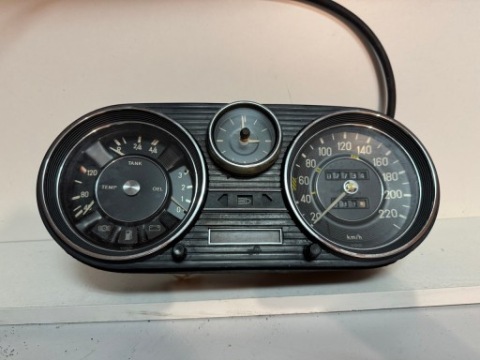 ПРИБОРНА ПАНЕЛЬ MERCEDES W115 W114 ПАНЕЛЬ ПРИЛАДІВ ЄВРОПА 220KMH 