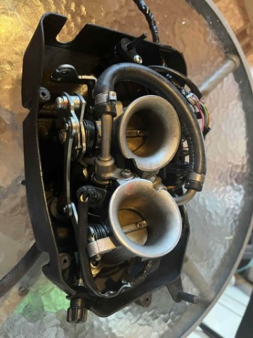 APRILIA SXV450 THROTTLE VALVE Z WTRYSKAMI 