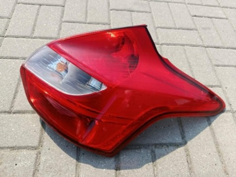 ПРАВА ЗАДНЯ ФАРА ZAROWKOWA BM51-13404 – FORD FOCUS MK3 HACH (USZKODZONA) 