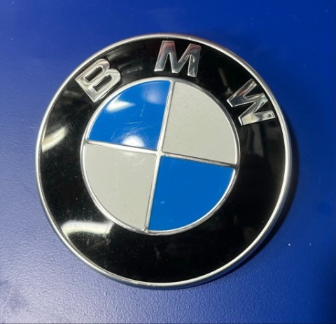 ЕМБЛЕМА BMW NA КАПОТ ОРИГІНАЛ 813237505 ДУЖЕ ДОБРИЙ СТАН СТАН 