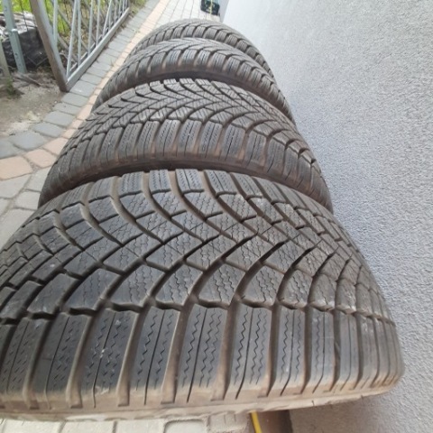 ПРОДАМ ШИНИ ЗИМОВІ 225/45 R17. 