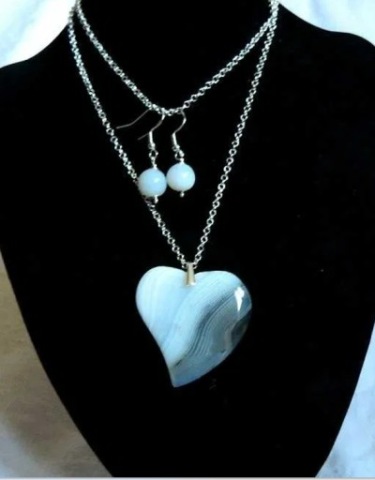 Biały agat pasiasty i srebro, duże serce i kolczyki zestaw biżuterii