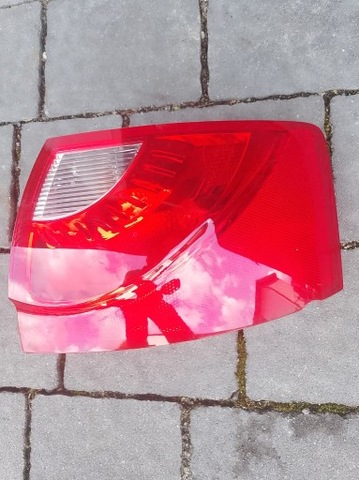FEU DROITE ARRIÈRE EN AILE SEAT EXEO UNIVERSEL - milautoparts.fr