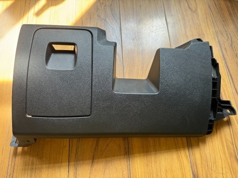 GLOVEBOX PROTECTION UNDER STEERING WHEEL TRAFIC VIVARO B 14-  