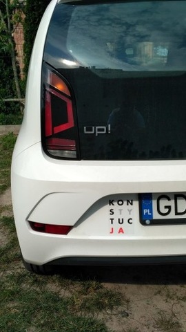 PRZEZROCZYSTA PEGADURA KONSTYTUCJA NA AUTO  