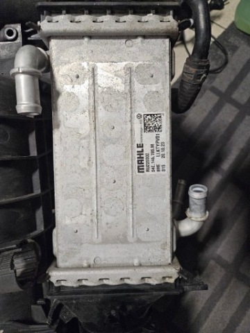 РАДІАТОР ПОВІТРЯ ІНТЕРКУЛЕР 1.5 TSI 04E145785M VW SEAT AUDI SKODA 