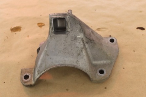 КРІПЛЕННЯ КРОНШТЕЙН ДВИГУНА BMW OE 6775914 E90 E91 E60 E61 F10 F11 3.0 N53B30A 