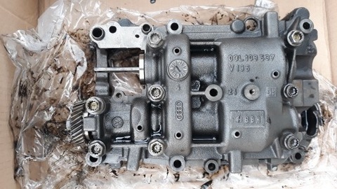 БЛОК НАСОСУ МАСЛА 03L103537  03G103537 AUDI, VW,