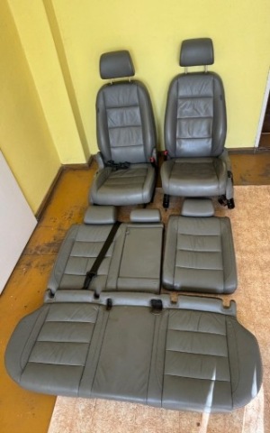 VW GOLF 5,6 КОМПЛЕКТ СИДІНЬ SKORZANYCH,PODLOKIETNIK (5DRZWI) 