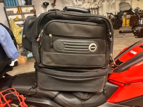 СУМКИ МОТОЦИКЛЕТНІ GIVI VOYAGER BAG T421 37L 2 ШТУКИ 