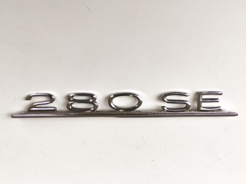 ЕМБЛЕМА 280 SE DO ВСТАНОВЛЕННЯ NA ЗАДНЬОЇ КРИШЦІ АВТОМОБІЛЯ MERCEDES-BENZ W108. 