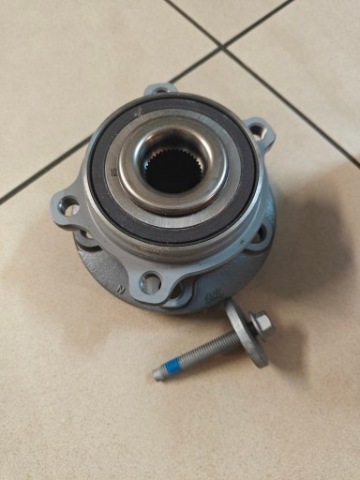 SKF VKBA 7132 ПІДШИПНИК КОЛЕСА Z СТУПИЦЕЮ (VOLVO) 