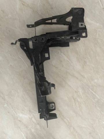 BMW OE 51647211519 КРІПЛЕННЯ ФАРИ ЛІВИЙ F12 F13 