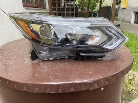 FARO DERECHA NISSAN ROGUE SPORT RESTYLING EE.UU.  