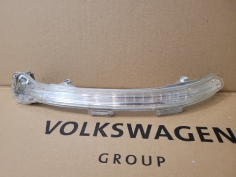 ПОВОРОТНИК ДЗЕРКАЛА ПРАВИЙ 5G0949102 VW GOLF VII 