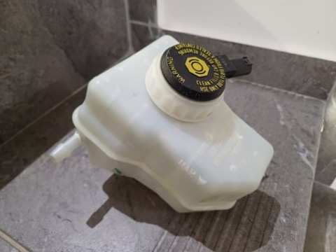 BMW E90 CISTERN LIQUIDS BRAKING 