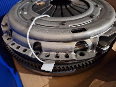 КОМПЛЕКТ ЗЧЕПЛЕННЯ Z КОЛОМ DWUMASOWYM SACHS 2290 601 005 (240MM) 
