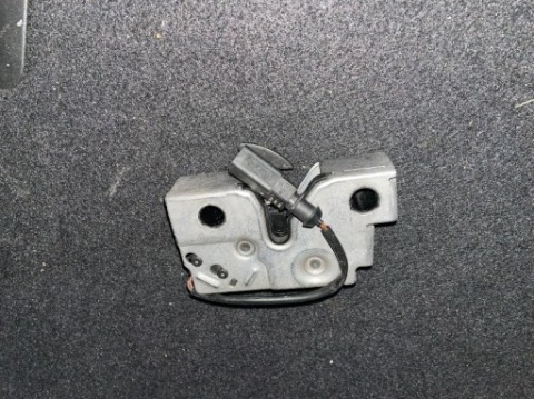 ЗАМОК КАПОТУ SKODA 57B823509 