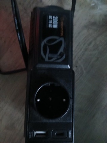 ПЕРЕТВОРЮВАЧ MANTA 200W АВТОМОБІЛЬНА 