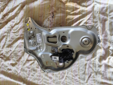 ПІДЙОМНИК СКЛА ЛІВИЙ ЗАД HYUNDAI IX35 2014R 