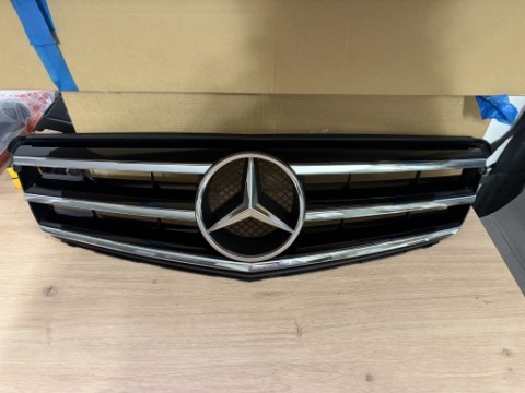 MERCEDES W204 РЕСТАЙЛ (2011-2014) - РЕШІТКА AVANTGARDE ЧОРНИЙ A2048800023 