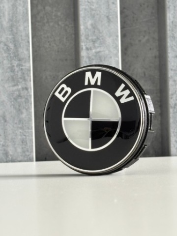 BMW JUDAMIEJI ОБЕРТАЛЬНЕ КОВПАЧКИ DO ДИСКІВ 68MM 3D КОМПЛЕКТ 4 ШТУКИ CZARNO/BIALE 