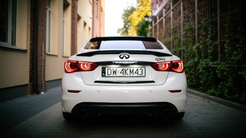 INFINITI Q50 SPOILER BRIDA NEGRO LUSTRE AL TAPA DE MALETERO  