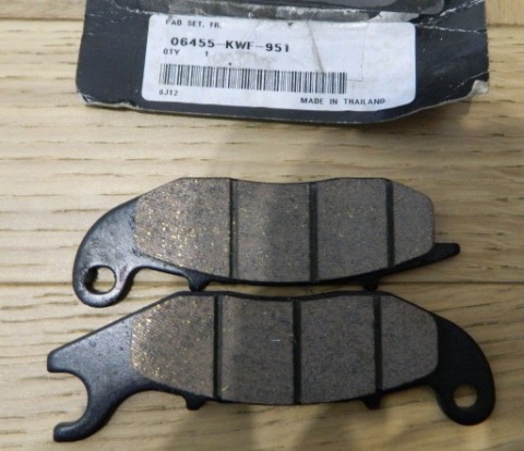 КОЛОДКИ ГАЛЬМІВНЕ ПЕРІД HONDA CBF125 CBR125R 06455KWF951 