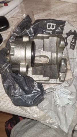 СУПОРТ ГАЛЬМІВНИЙ ПЕРІД ПРАВИЙ AUDI A4 95- - SKV ESEN 23SKV016 