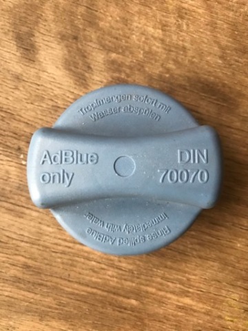 КОРОК ЗАЛИВНОЇ ГОРЛОВИНИ РІДИНИ ADBLUE MERCEDES DIN 70070 