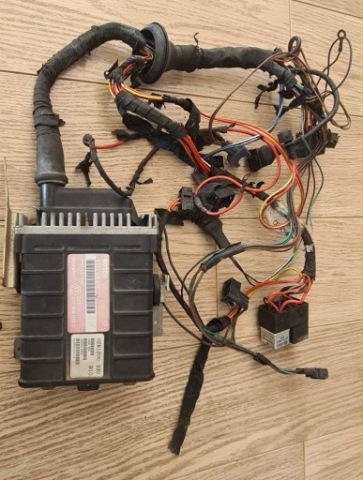 VW POLO G40 86C CUPE COMPUTER + WIRING ENGINE 0261200330 