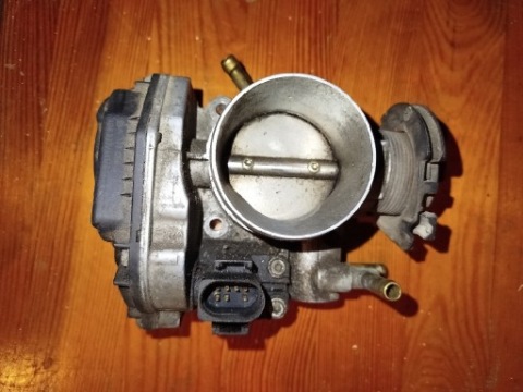 ДРОСЕЛЬНА ЗАСЛІНКА 06A 133 064J VDO PBT GF20 