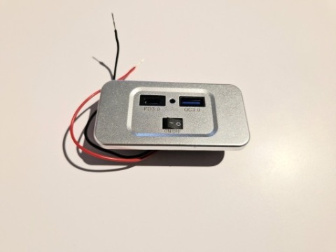 ЗАРЯДНИЙ ПРИСТРІЙ АВТОМОБІЛЬНА 12V -- PD3.0 TYPE-C (36W) & QC3.0 (18W), 12V 