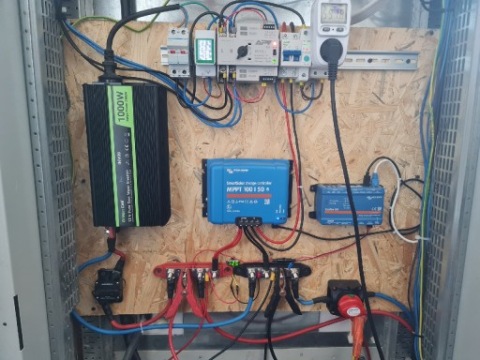 ПЕРЕТВОРЮВАЧ GREEN CELL INV09 1000W / 2000W 