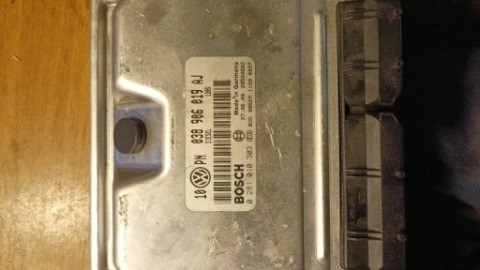 КОМП'ЮТЕР ECU VW 038906019AJ 0281010303 IMMO ВИКЛЮЧЕНИЙ 