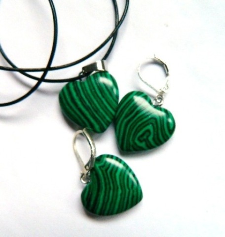 Kamień sukcesu - zielony malachit, serduszka w srebrze, zestaw biżuterii