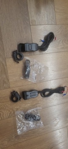 ЗАРЯДНИЙ ПРИСТРІЙ USB 5V МОТОЦИКЛЕТНА DO ТЕЛЕФОНУ 