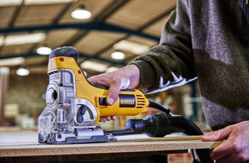 Wyrzynarka DeWalt DW333KT