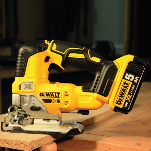 Wyrzynarka akumulatorowa2x5Ah 18V dewalt DCS334P2