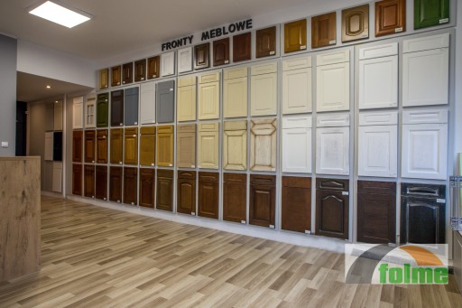 Квадратный KR, фрезерованные фасады Shabby, лакированные