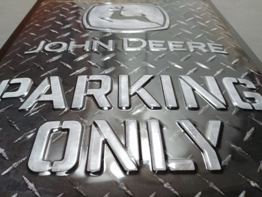 Вывеска металлическая JOHN DEERE PARKING ONLY 30x40