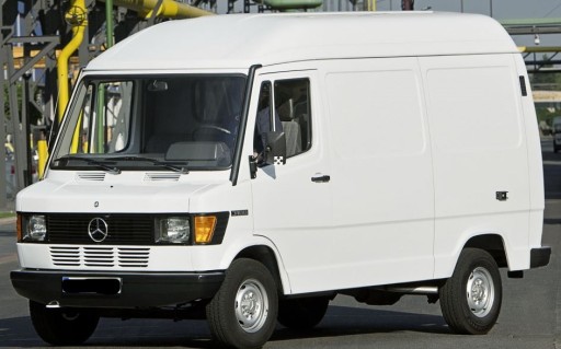 DRZWI TYŁ POSZYCIE ZEW. PR MERCEDES KACZKA 207-410
