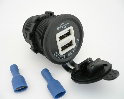 ПОДАРОК# Автомобильное зарядное устройство 2x USB 5В 3.1А Герметичная розетка 12В 24В