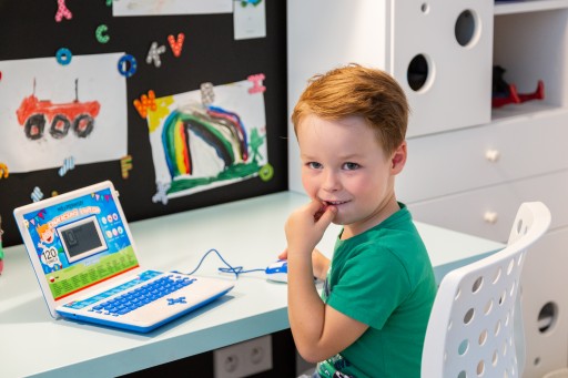 ОБРАЗОВАТЕЛЬНЫЙ НОУТБУК ДЛЯ ДЕТЕЙ KINDERPLAY ДЛЯ ИЗУЧЕНИЯ БУКВ, 120 ВАРИАНТОВ