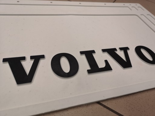 Chlapacz fartuch VOLVO tłoczony TiR 64x36 BIAŁY