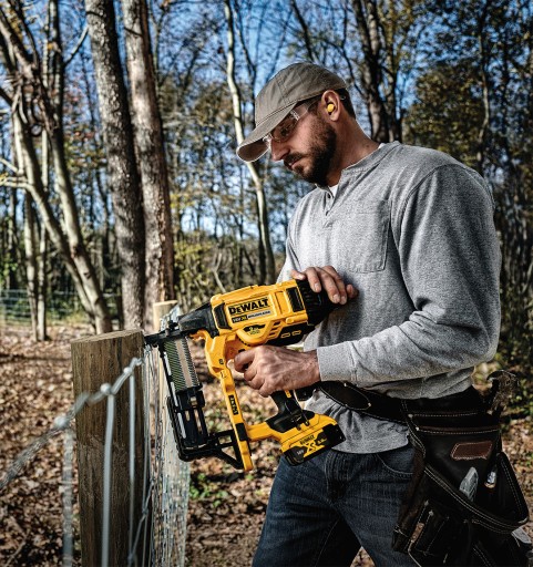 Гвоздезабиватель DeWalt DCFS950P2 18 В 2x5 Ач для скоб