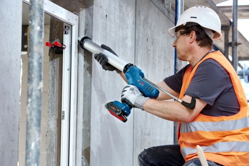 Пистолет для масс и силикона GCG 18V-600 BOSCH