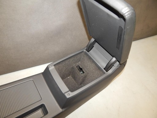 VW PASSAT B8 КОЖАНЫЙ ПОДЛОКОТНИК 3G1863241C