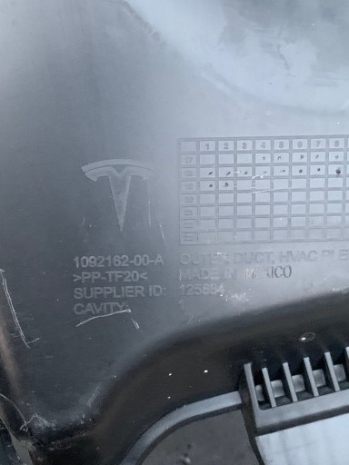 Воздуховод салона Tesla 3 1092162-00-A